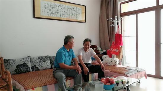 走访慰问卓健书记